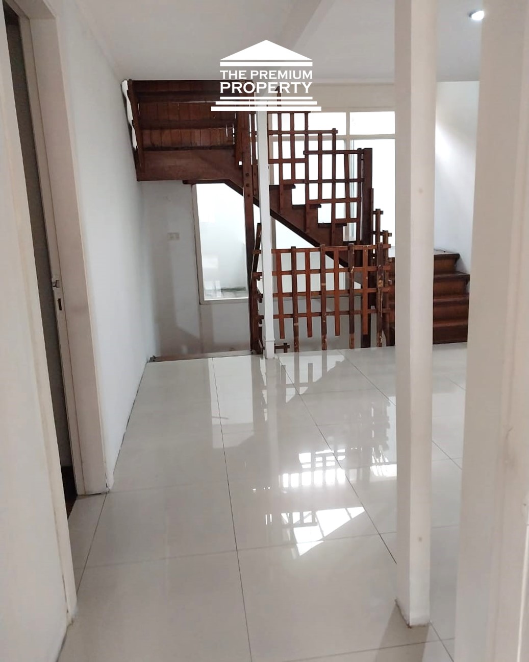Rumah Dijual di Pondok Indah, 2,5 lantai, Siap Huni