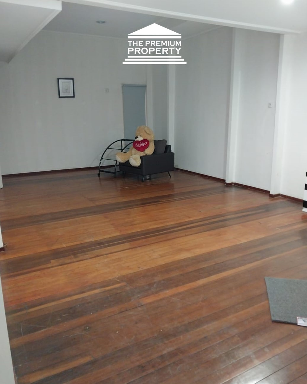 Rumah Dijual di Pondok Indah, 2,5 lantai, Siap Huni