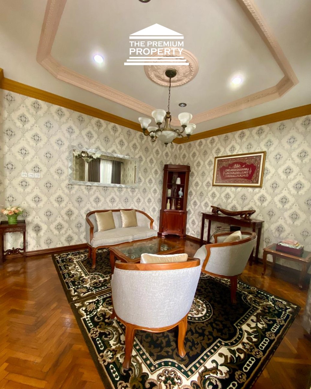 Rumah dijual di Pondok Indah, 3 Lantai, 3+2 Kamar Tidur, Lantai Parquet, Parkir 5 Mobil