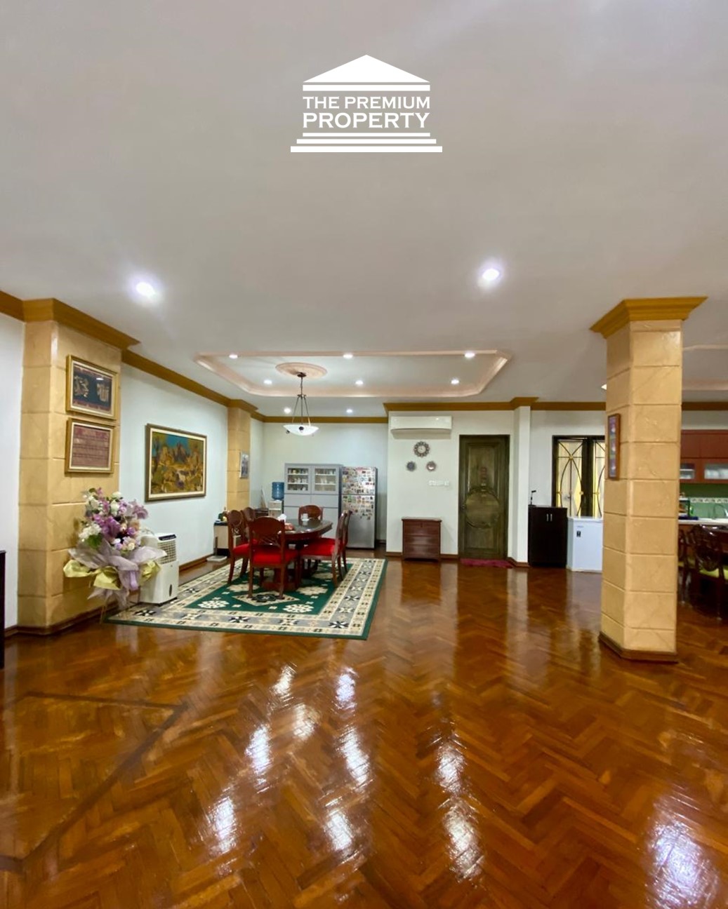 Rumah dijual di Pondok Indah, 3 Lantai, 3+2 Kamar Tidur, Lantai Parquet, Parkir 5 Mobil