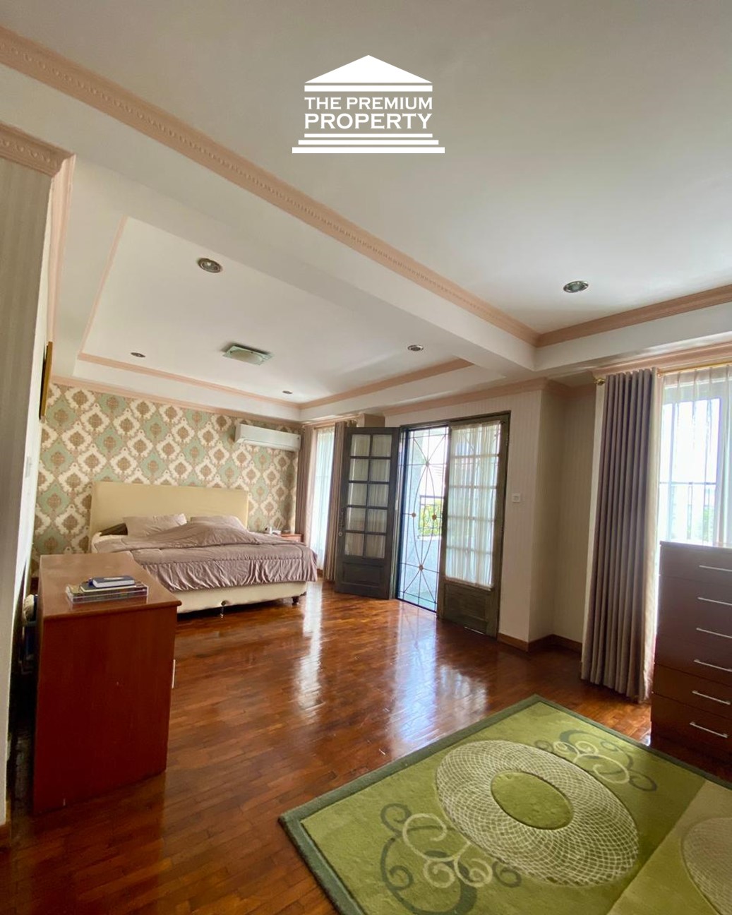 Rumah dijual di Pondok Indah, 3 Lantai, 3+2 Kamar Tidur, Lantai Parquet, Parkir 5 Mobil