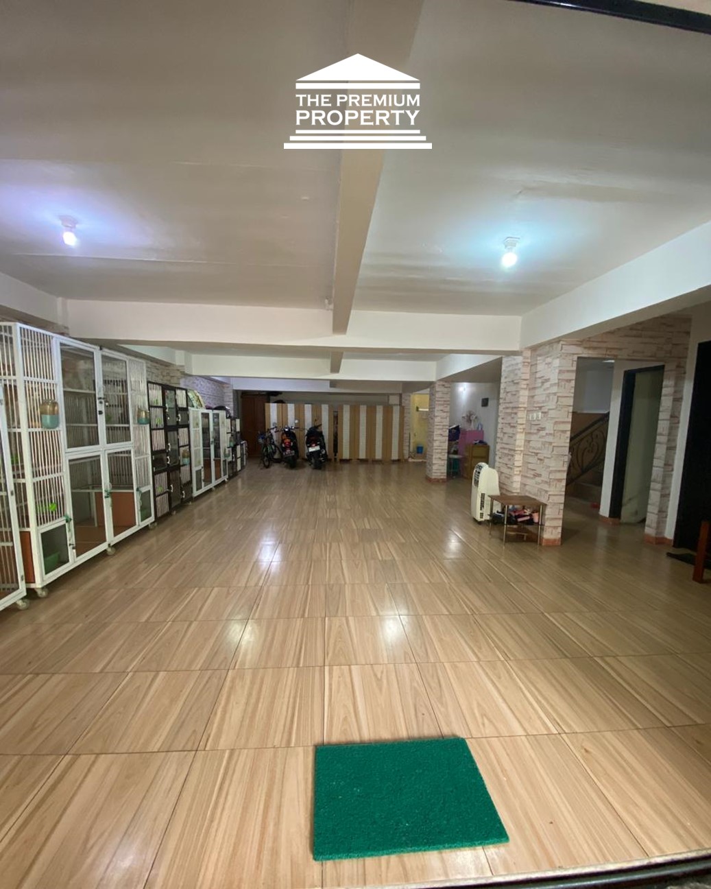 Rumah dijual di Pondok Indah, 3 Lantai, 3+2 Kamar Tidur, Lantai Parquet, Parkir 5 Mobil