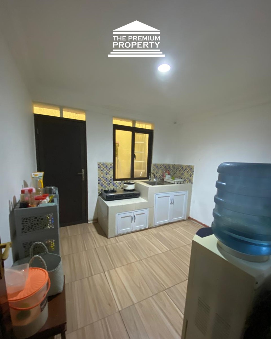 Rumah dijual di Pondok Indah, 3 Lantai, 3+2 Kamar Tidur, Lantai Parquet, Parkir 5 Mobil