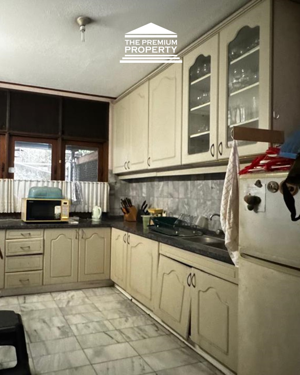 Dijual Rumah di Kebayoran Baru, Bisa Jalan Kaki ke Mal Gancit, Rumah Lama