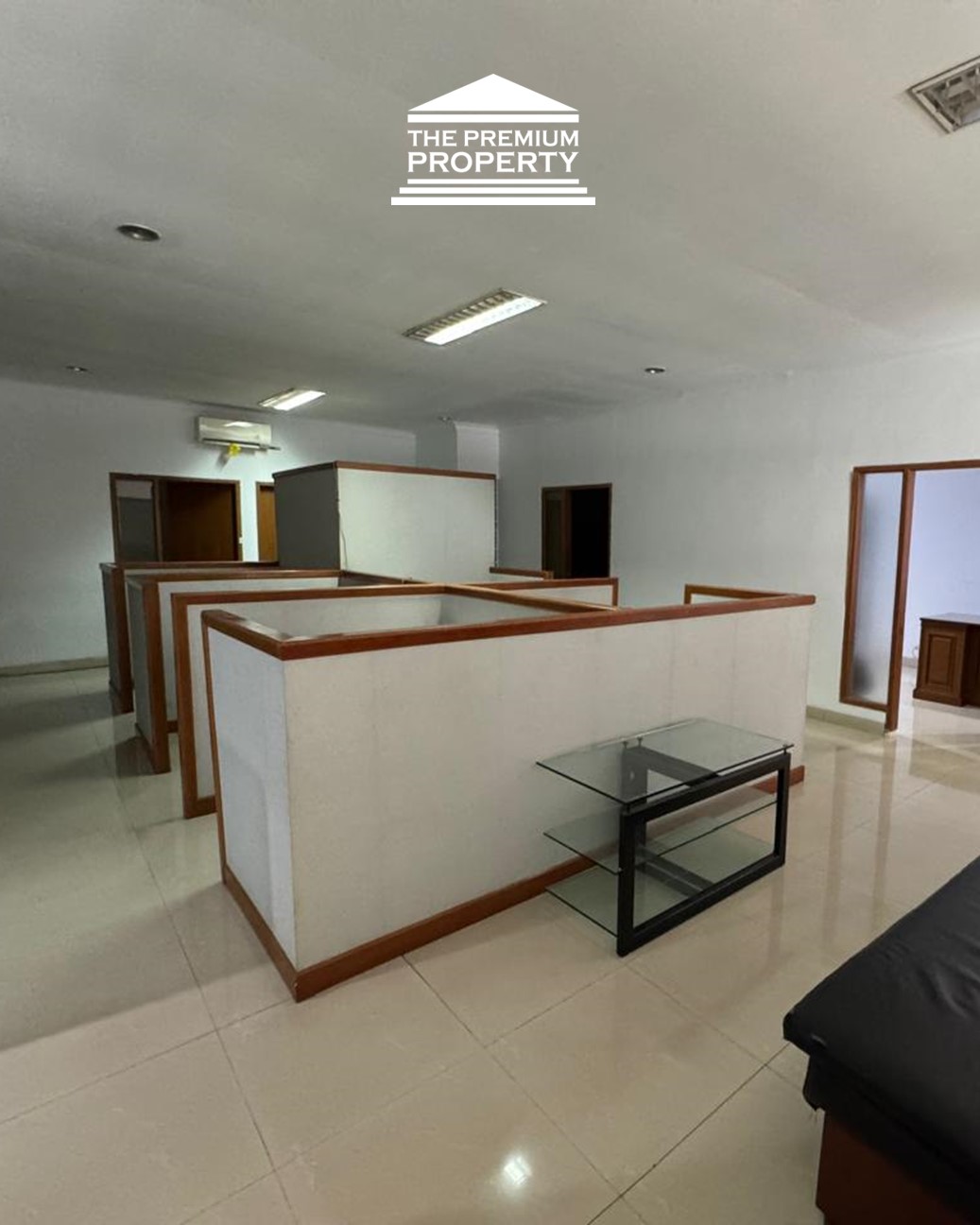 Dijual Rumah Eks Kantor di Mampang Prapatan, 1 Lantai. Cocok Kantor