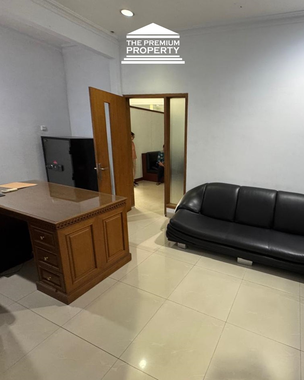 Dijual Rumah Eks Kantor di Mampang Prapatan, 1 Lantai. Cocok Kantor