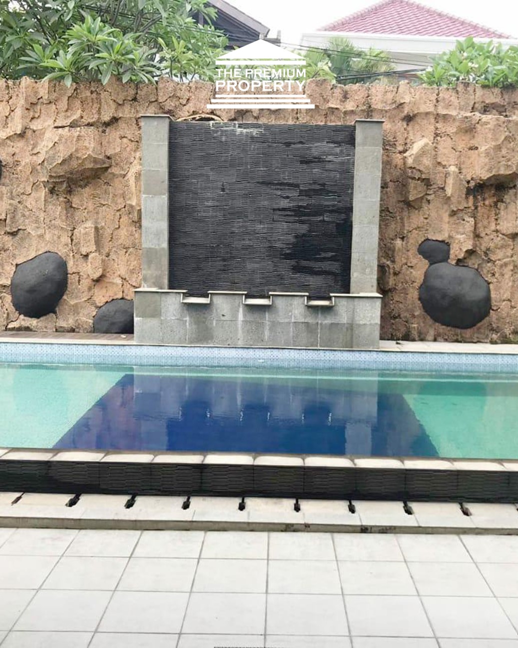 Rumah Dijual di Pondok Labu, Dalam Komplek, 2 Lantai, 4 Kamar Tidur, Ada Kolam Renang