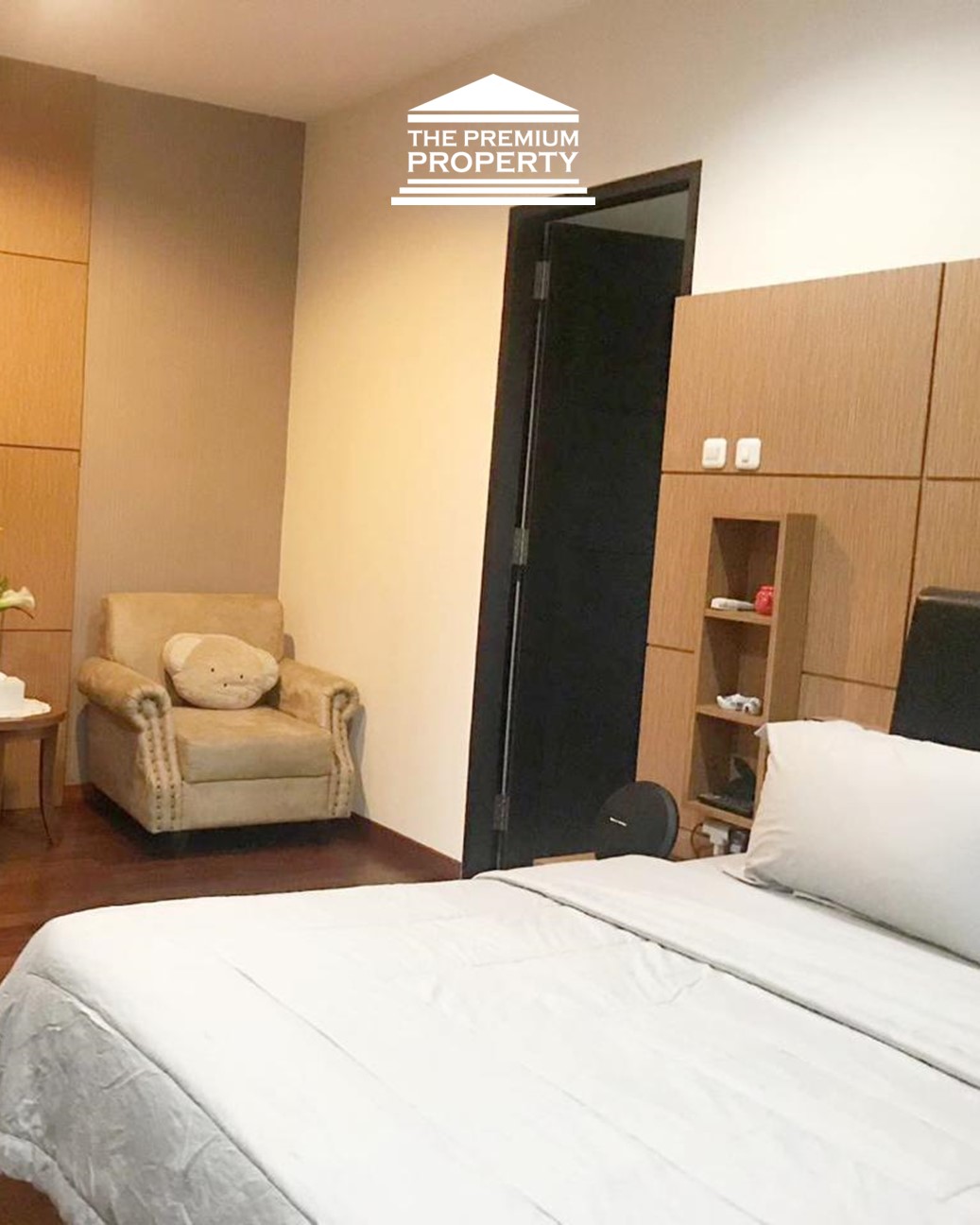 Rumah Dijual di Pondok Labu, Dalam Komplek, 2 Lantai, 4 Kamar Tidur, Ada Kolam Renang