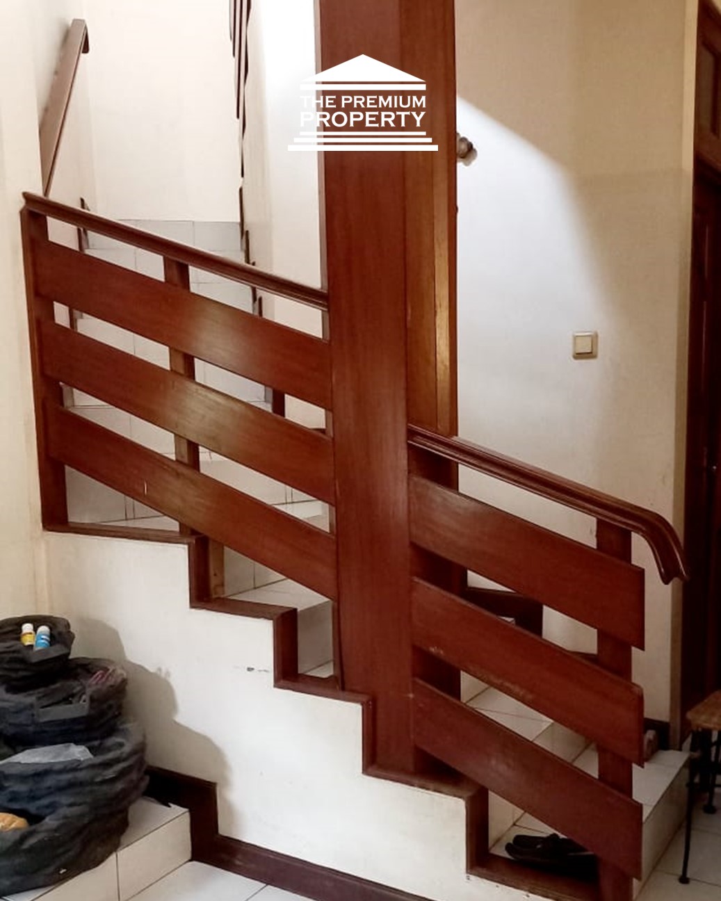 Rumah Dijual di Lebak Bulus, 2 Lantai, Luas 250 m2, 3 Kamar Tidur, Bebas Banjir