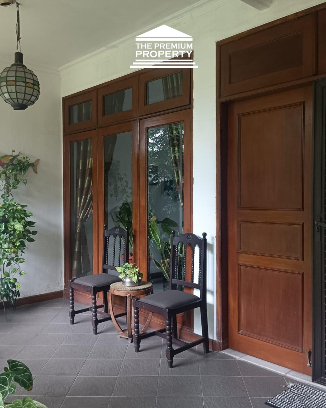 Rumah Dijual di Pejaten, Halaman Luas, ada Kolam Renang, Asri, Parkir Banyak