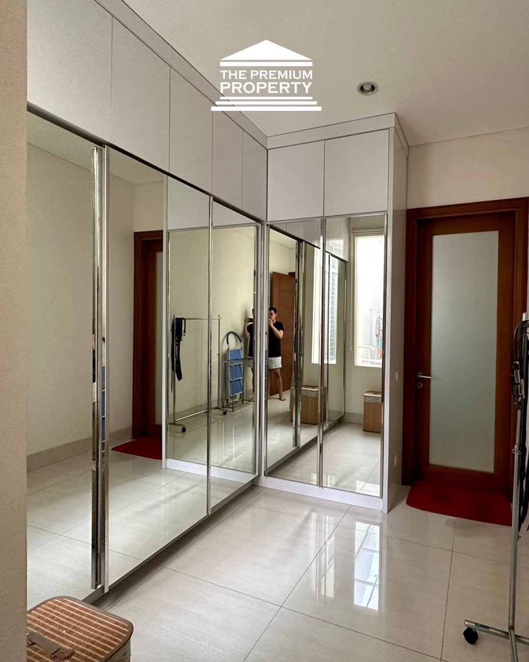 Rumah Cantik Dijual di Pondok Indah, 3 Lantai, 6 Kamar Tidur