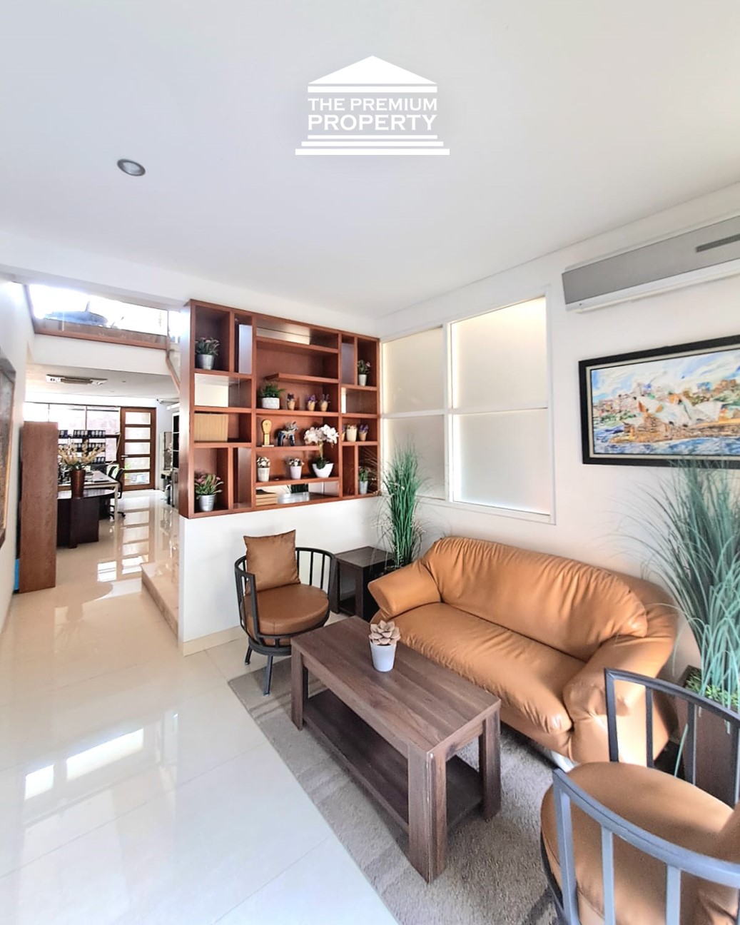 Rumah Dijual di Kebayoran Baru. Semi Furnished, Ada Ruang Kerja dan Belajar