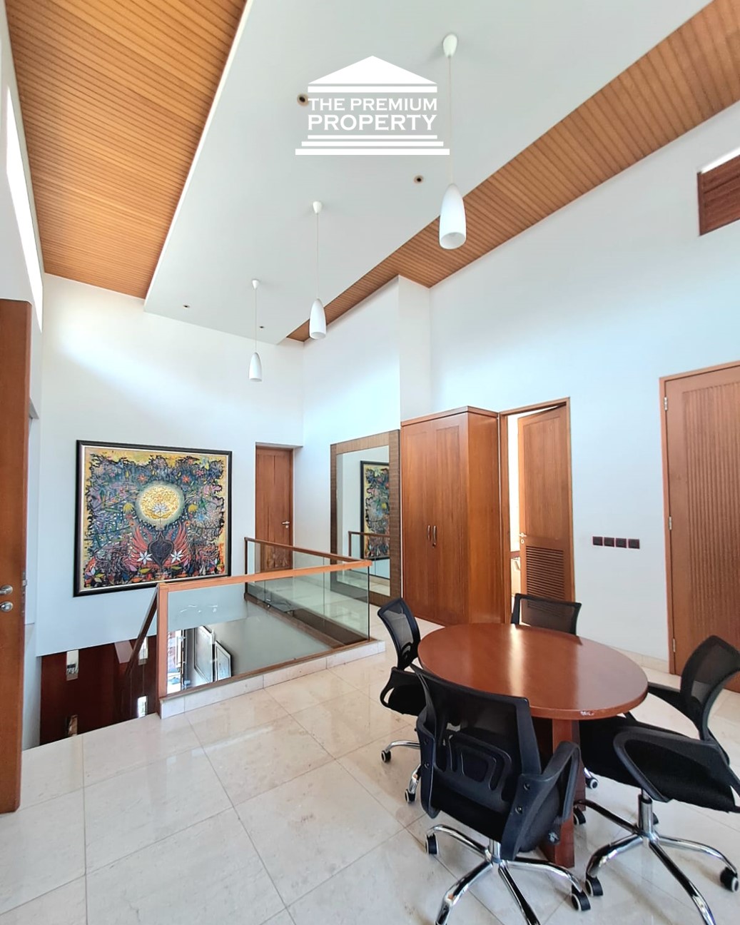 Rumah Dijual di Kebayoran Baru. Semi Furnished, Ada Ruang Kerja dan Belajar