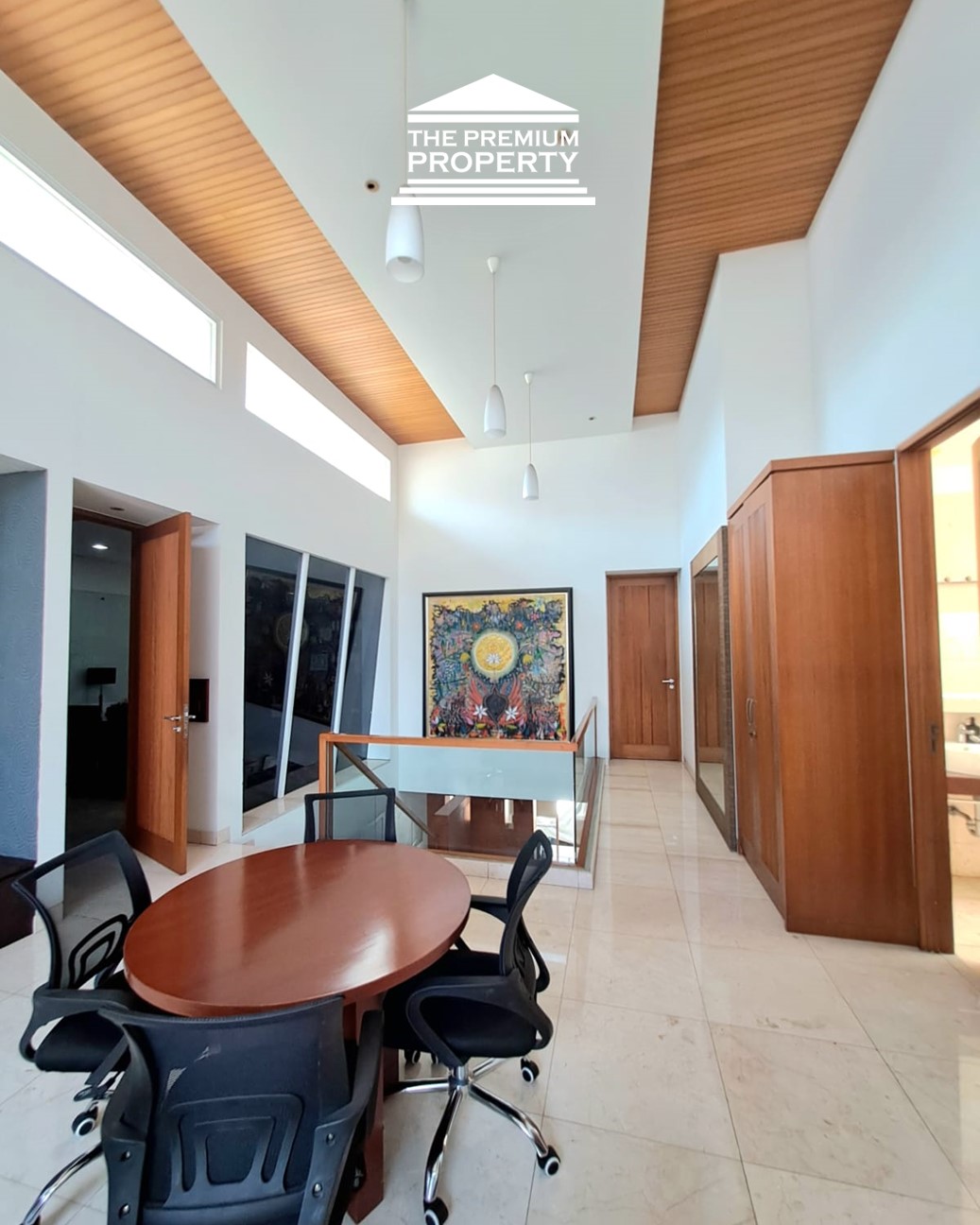 Rumah Dijual di Kebayoran Baru. Semi Furnished, Ada Ruang Kerja dan Belajar