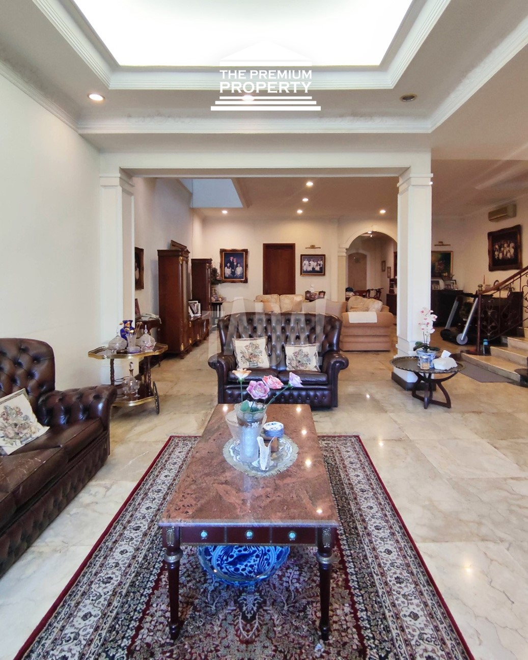 Rumah Dijual di Kebayoran, 2 Lantai, Semi Furnished, Dekat area Pakubuwono, Blok M