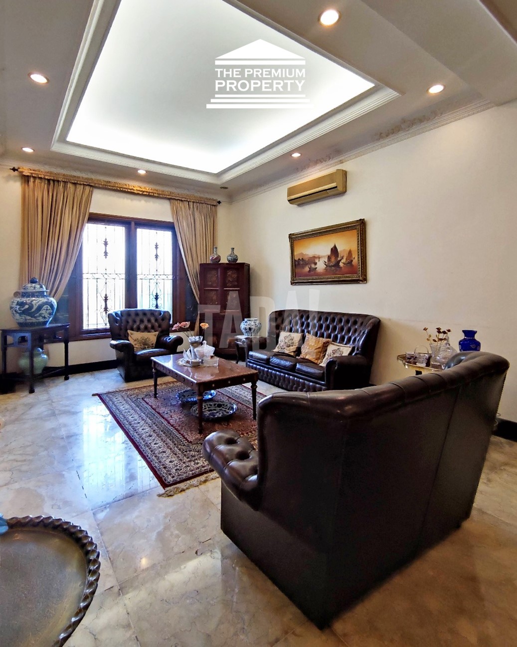 Rumah Dijual di Kebayoran, 2 Lantai, Semi Furnished, Dekat area Pakubuwono, Blok M