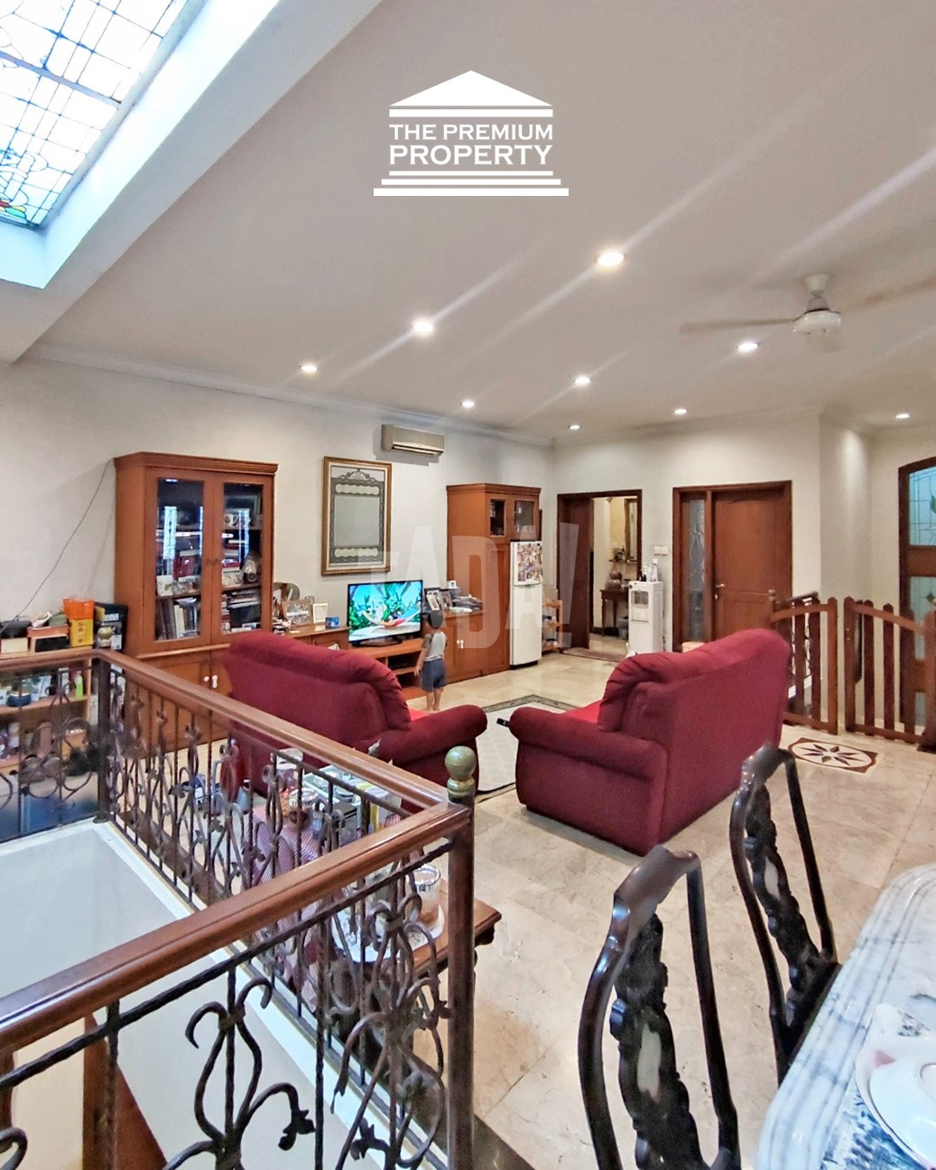 Rumah Dijual di Kebayoran, 2 Lantai, Semi Furnished, Dekat area Pakubuwono, Blok M