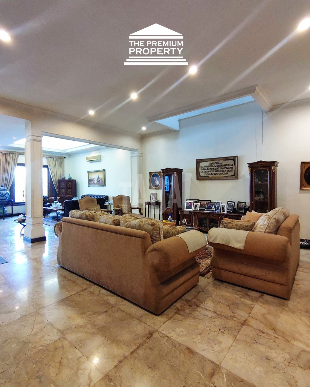 Rumah Dijual di Kebayoran, 2 Lantai, Semi Furnished, Dekat area Pakubuwono, Blok M