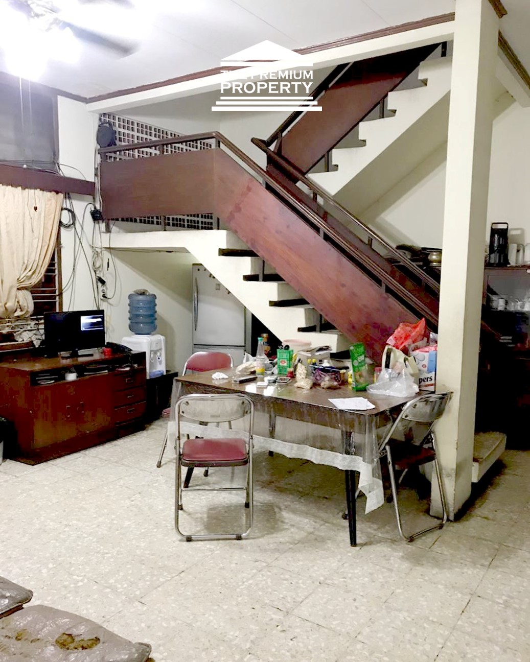 Rumah Dijual di Pejompongan, Jalan Lebar, Butuh Renov, Saat Ini Jadi Kost2an