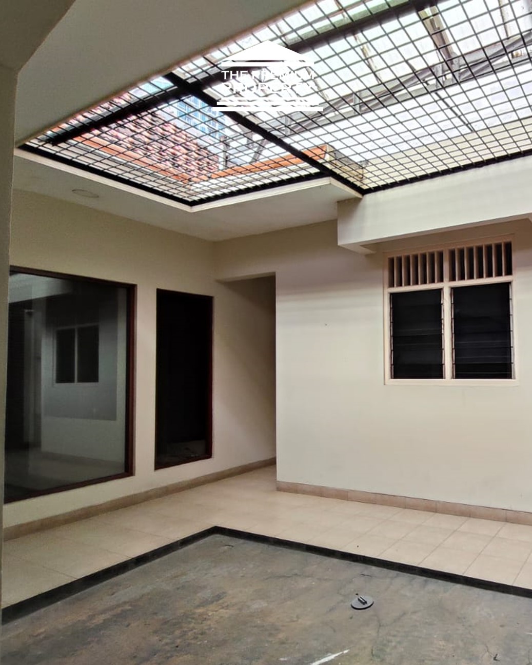 Rumah Dijual di Setiabudi. 1 Lantai, Bekas Kantor