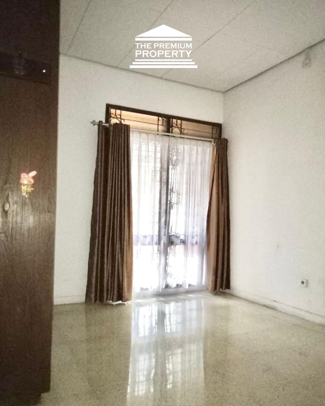 Rumah Dijual di Pejompongan, Lokasi Huk, Ada Rooftop, Bebas Banjir, Tanah Ngantong