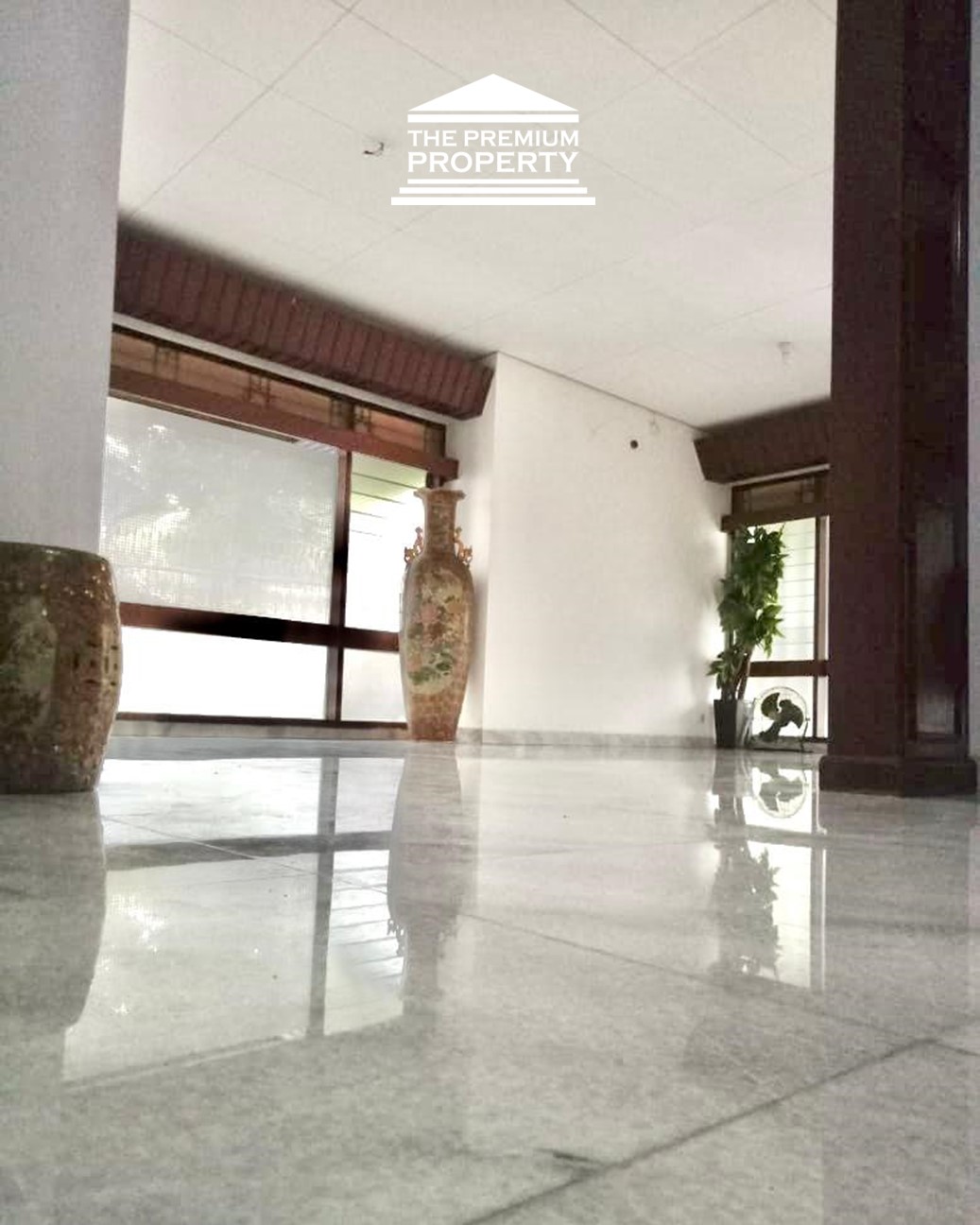 Rumah Dijual di Pejompongan, Lokasi Huk, Ada Rooftop, Bebas Banjir, Tanah Ngantong