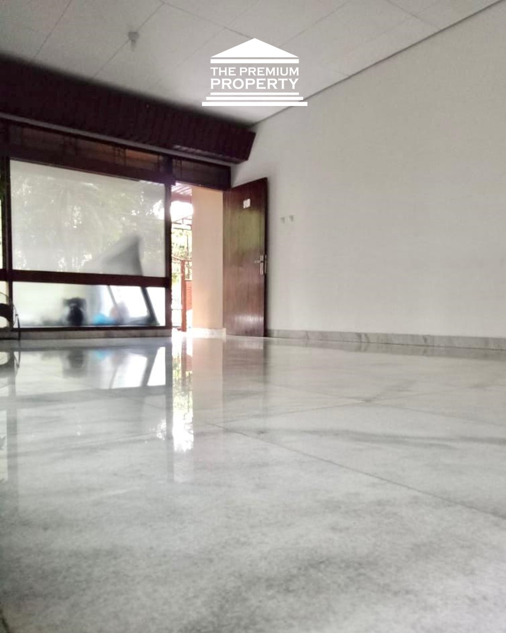 Rumah Dijual di Pejompongan, Lokasi Huk, Ada Rooftop, Bebas Banjir, Tanah Ngantong