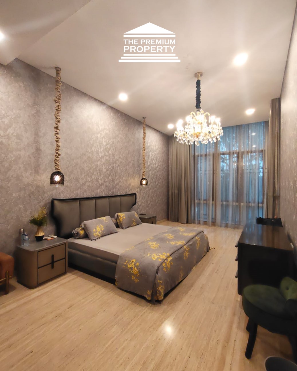 Rumah Dijual di Simprug. 3 Lantai. Rumah Terawat, Siap Huni, Jalan Lebar dan Tenang