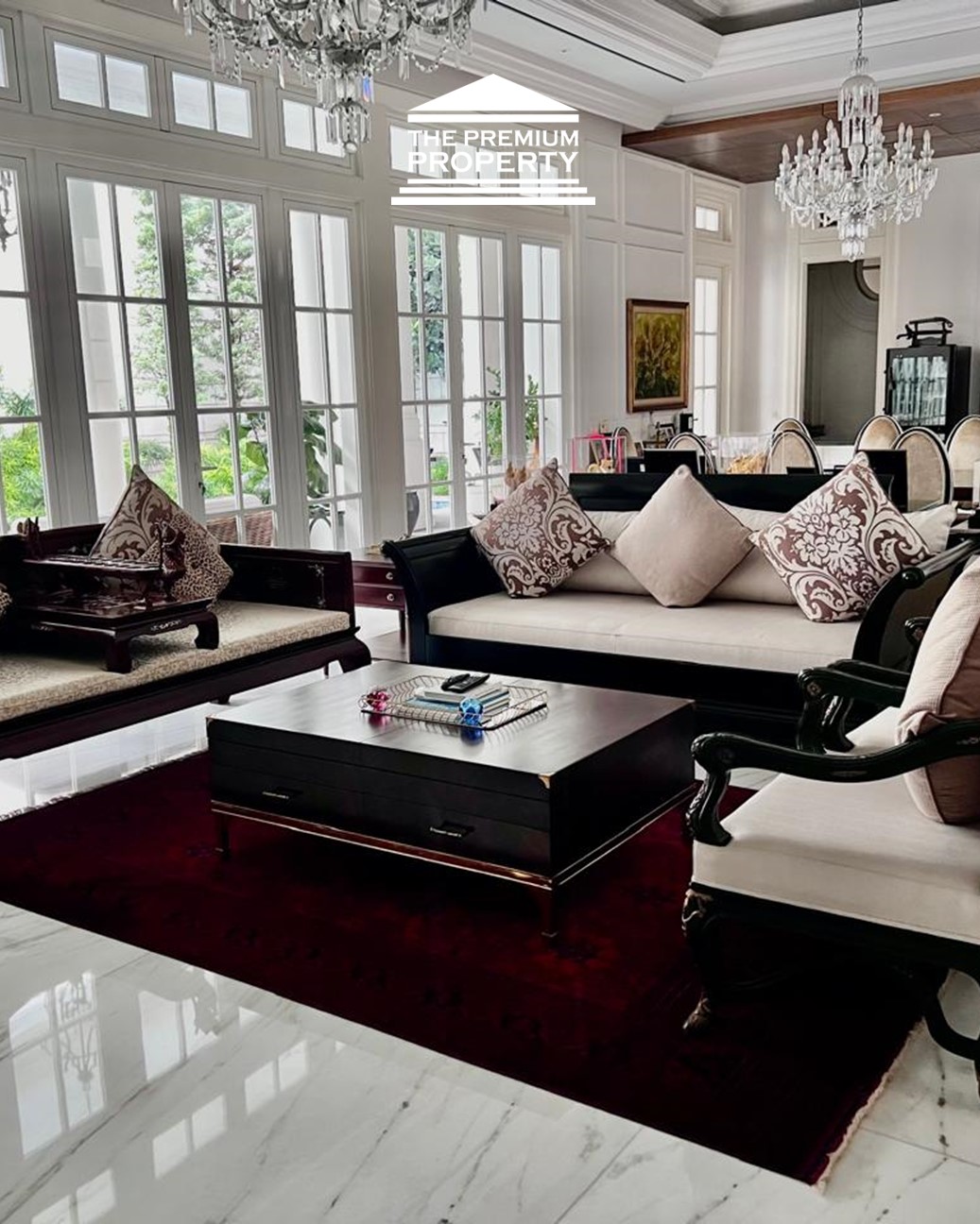 Rumah Dijual di Kuningan. Mewah. Ada Kolam Renang Pribadi