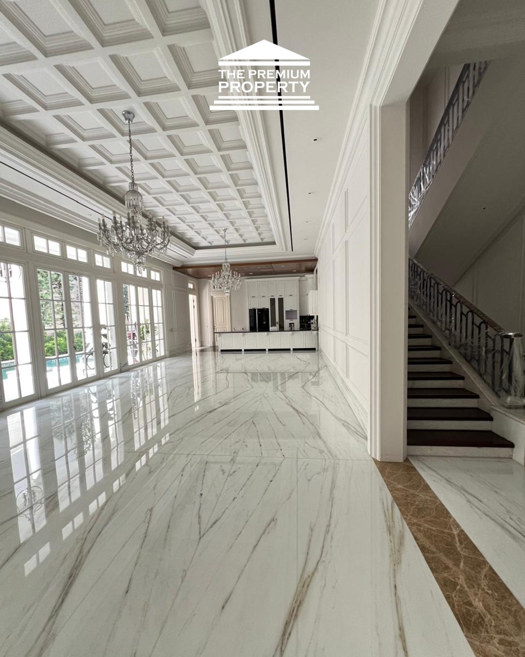 Rumah Dijual di Kuningan. Mewah. Ada Kolam Renang Pribadi