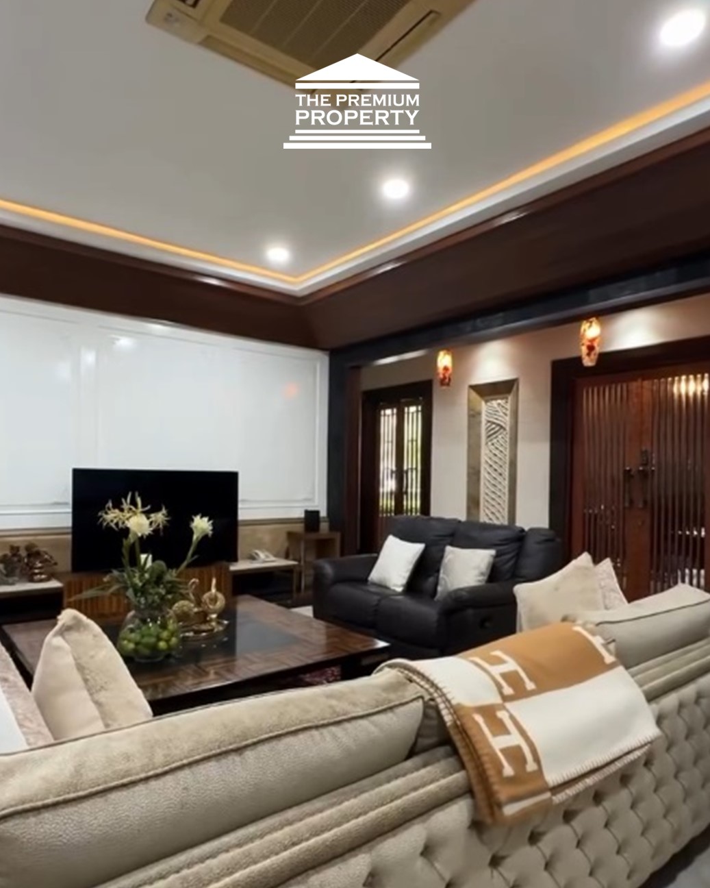 Rumah Mewah Furnished Nuansa Resort di Bali. Ada Kolam Renang Pribadi. Rumah Dijual di Pondok Indah.