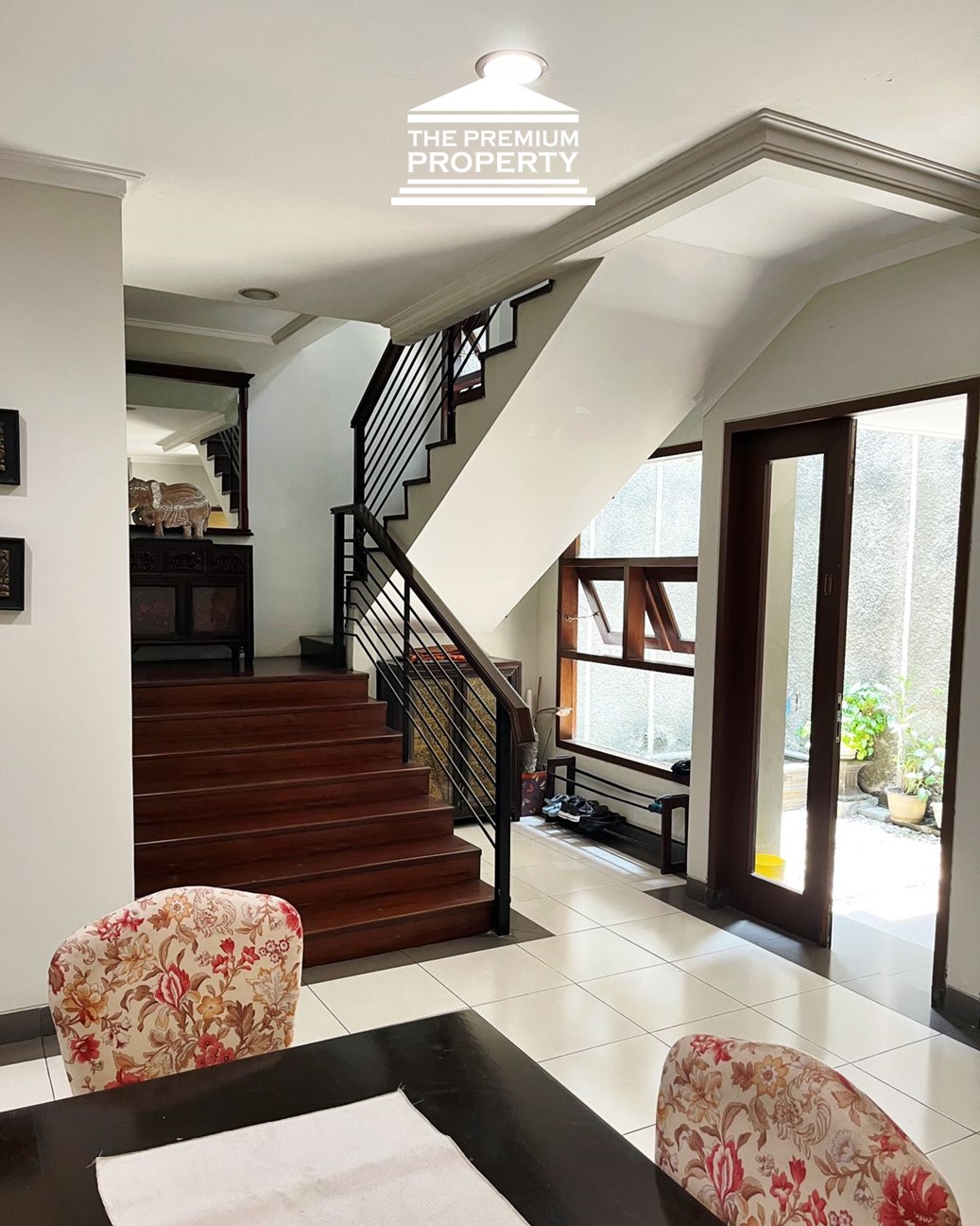 Rumah Furnished 2 Lantai, 3 Kamar Tidur, Rumah Dijual di Pondok Indah