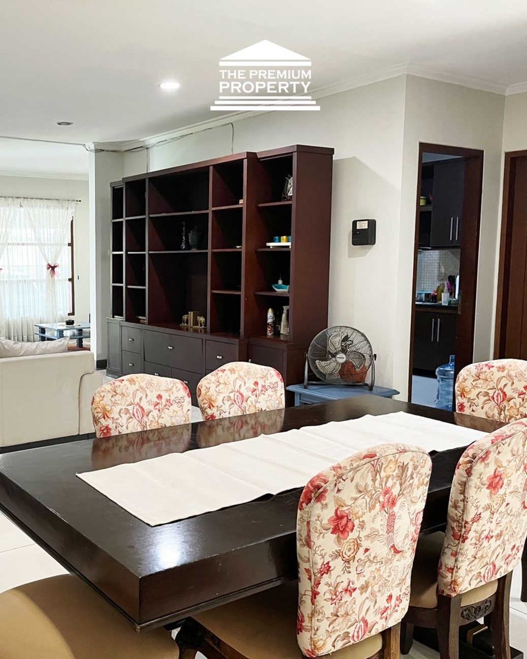 Rumah Furnished 2 Lantai, 3 Kamar Tidur, Rumah Dijual di Pondok Indah