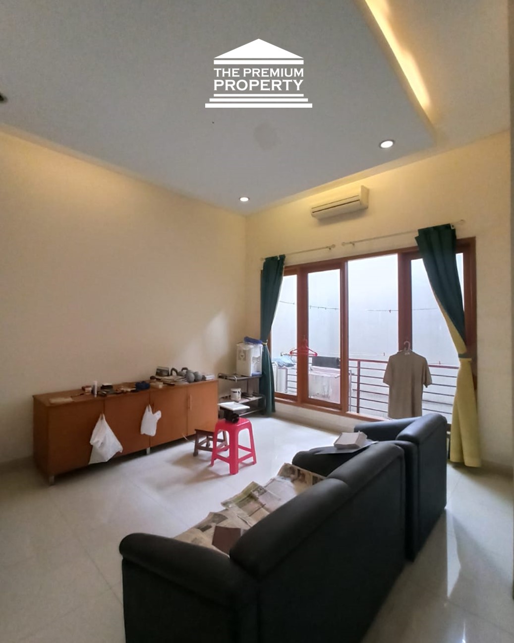 Rumah Dijual di Pondok Indah. Dekat Mal PIM, 2 Lantai, 4+1 Kamar Tidur