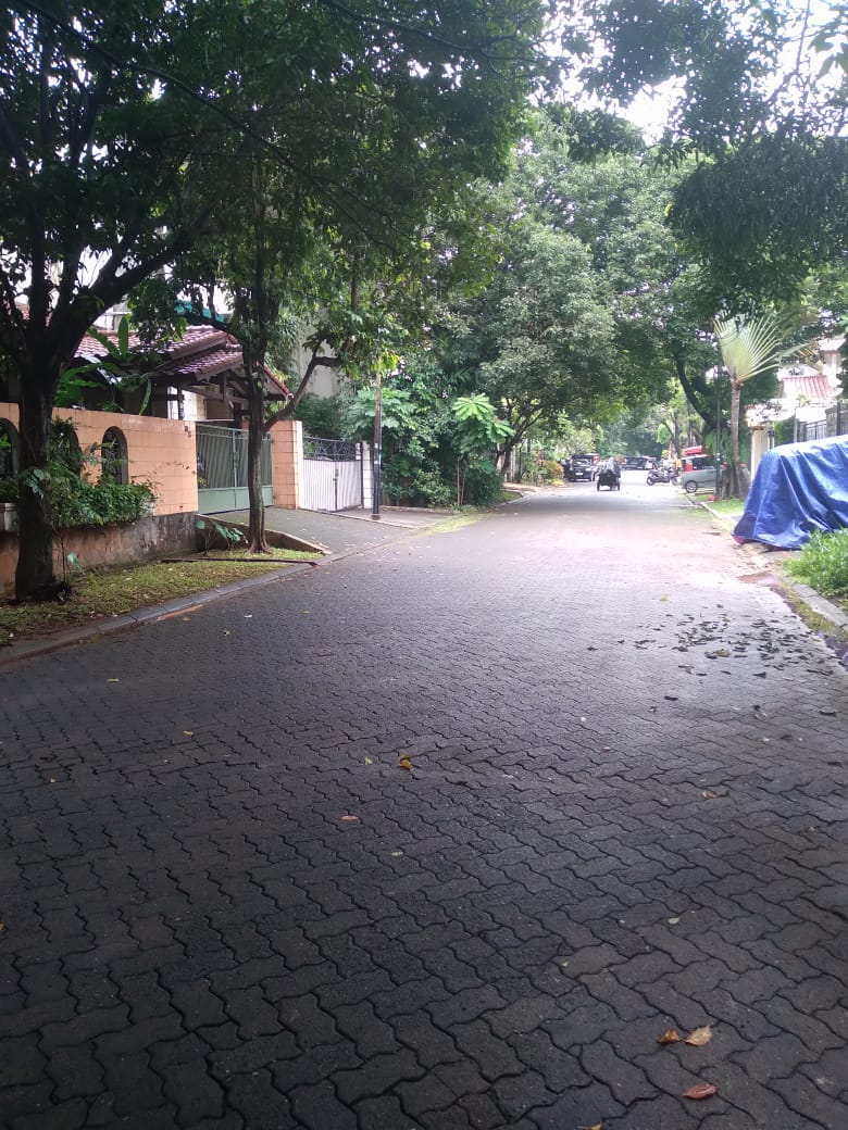 Dijual Rumah Huk 2 Lantai di Pondok Indah – Depan Taman, Dekat Sekolah Bakti Mulya