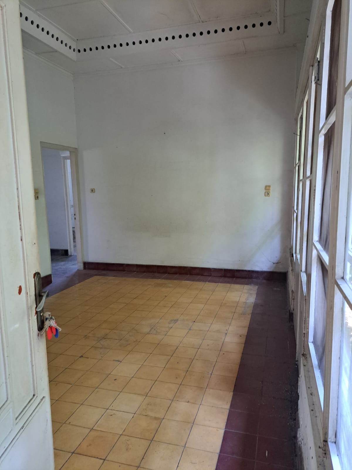 Dijual Rumah Lama Hitung Tanah Area Radio Dalam, 2 Lantai