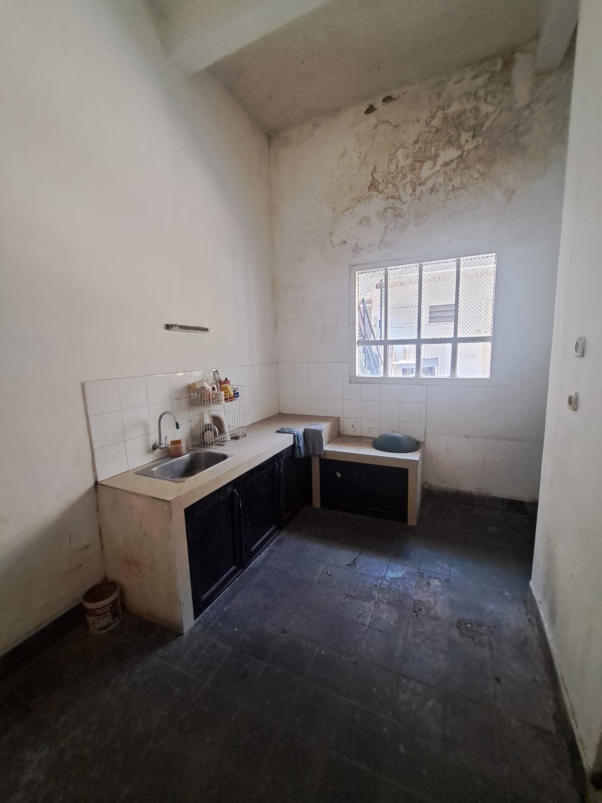 Dijual Rumah Lama Hitung Tanah Area Radio Dalam, 2 Lantai