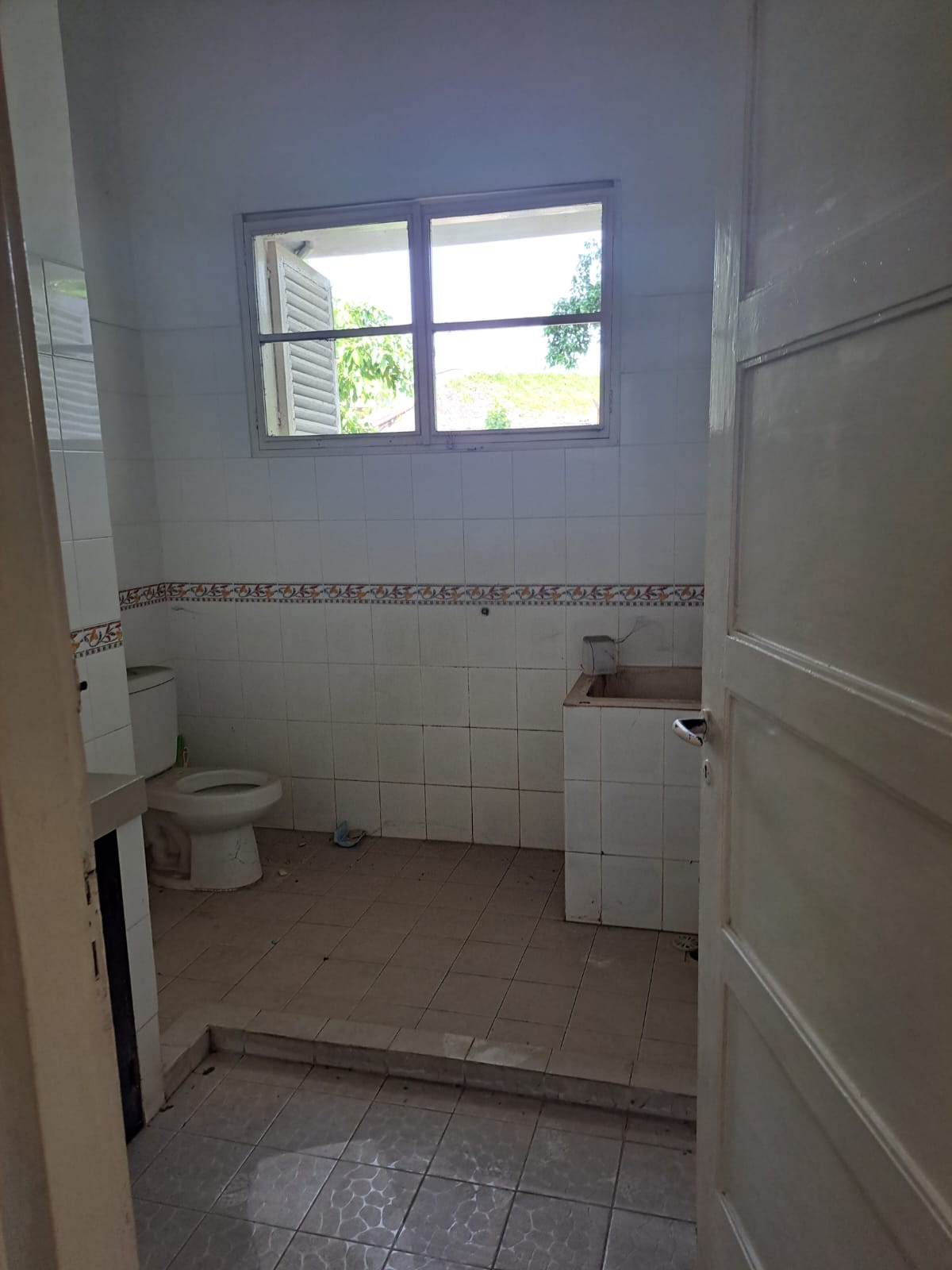 Dijual Rumah Lama Hitung Tanah Area Radio Dalam, 2 Lantai