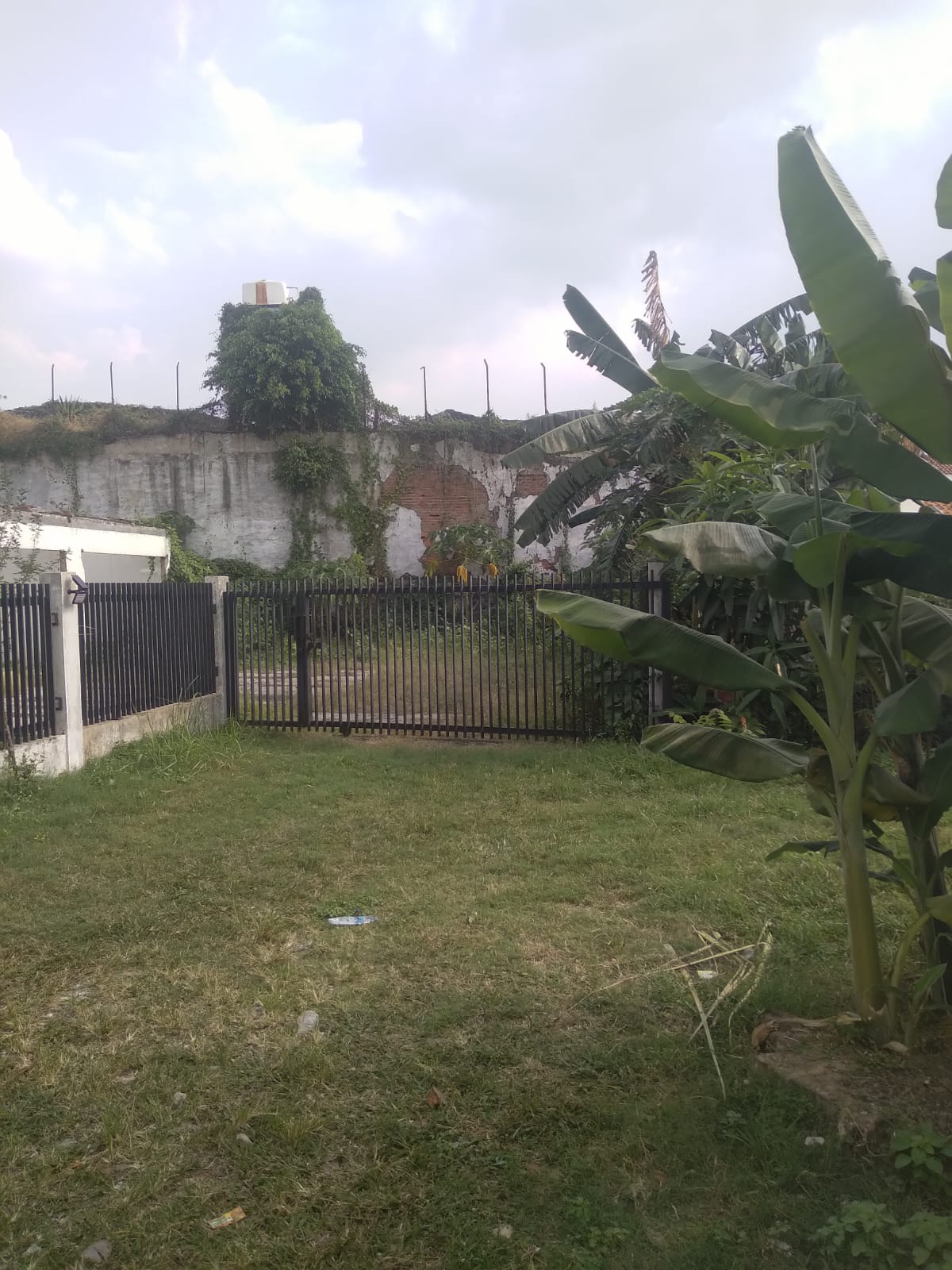 Dijual Rumah Lama Hitung Tanah Area Radio Dalam, 2 Lantai