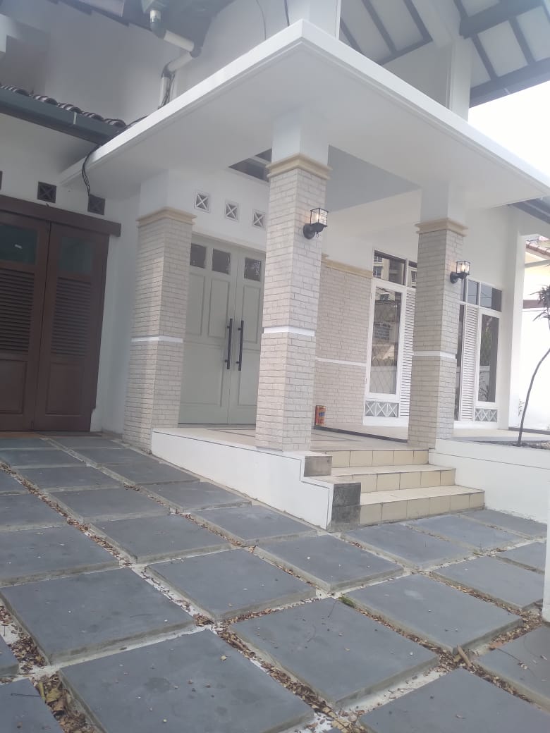 Dijual Rumah Area Pakubuwono, 2 Lantai, Jalan Lebar, Area Tenang