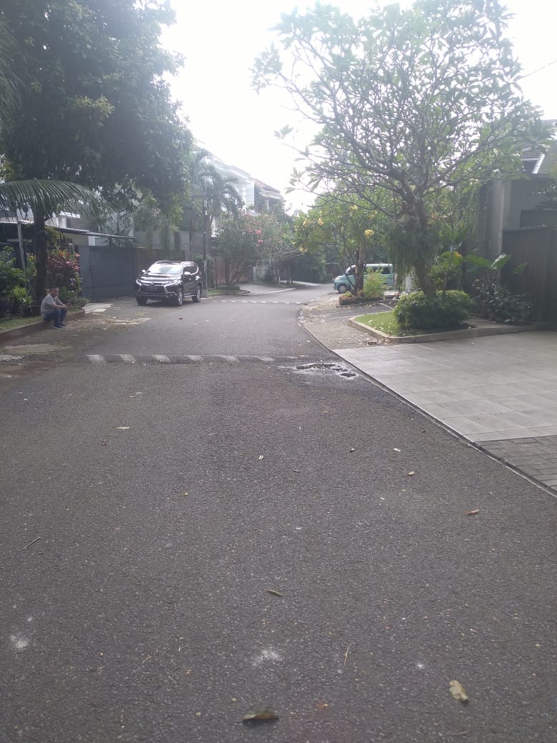 Dijual Rumah Area Pakubuwono, 2 Lantai, Jalan Lebar, Area Tenang