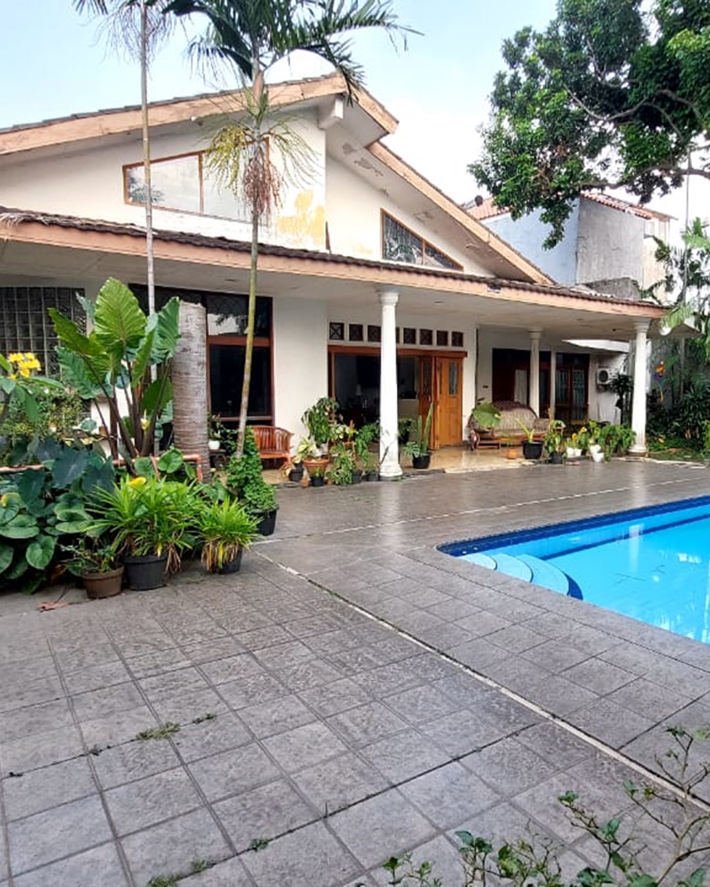 Dijual Rumah Area Radio Dalam, Dekat MRT Haji Nawi. Ada Kolam Renang