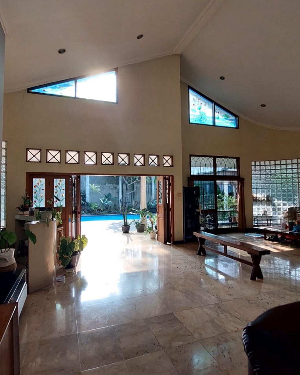 Dijual Rumah Area Radio Dalam, Dekat MRT Haji Nawi. Ada Kolam Renang