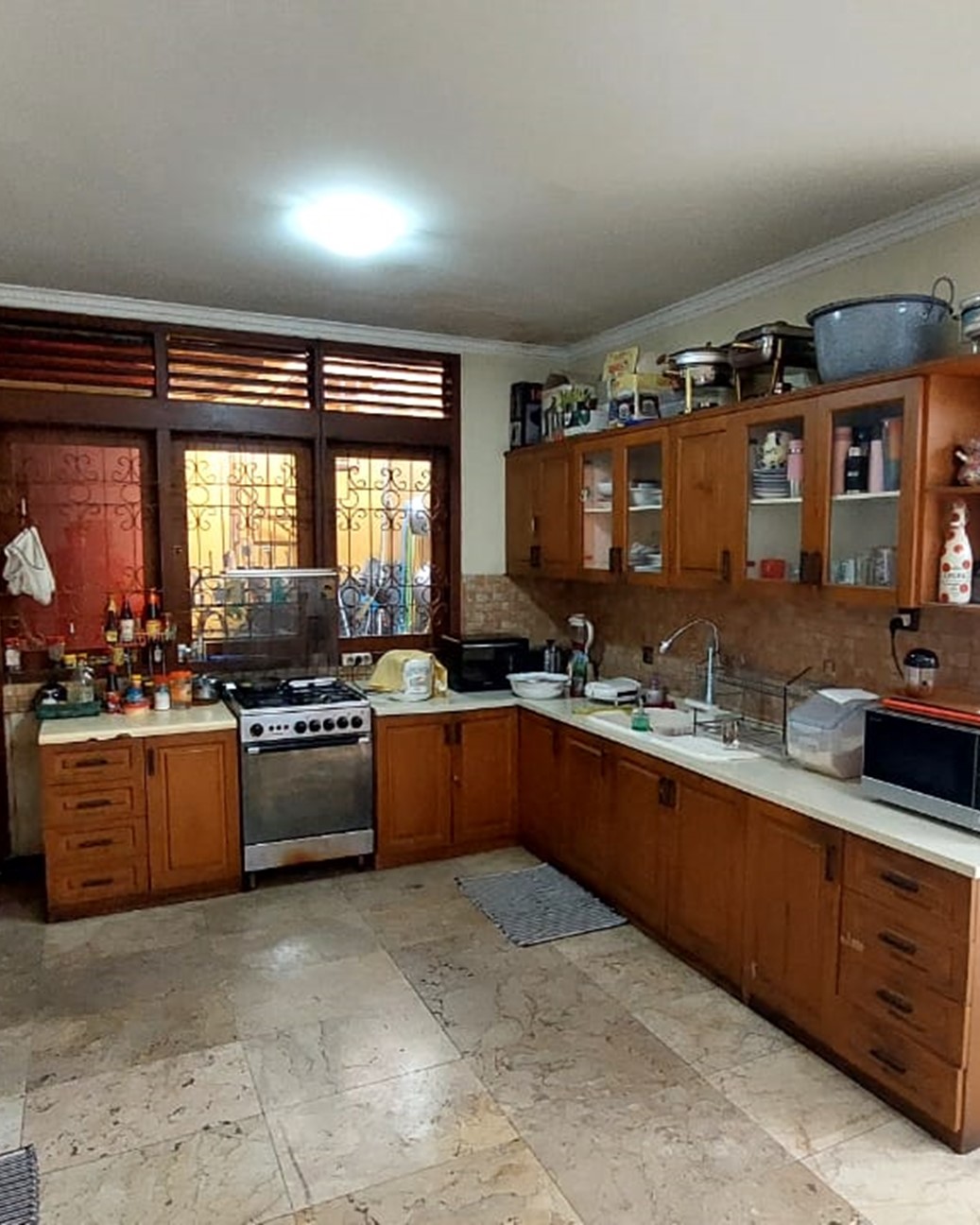 Dijual Rumah Area Radio Dalam, Dekat MRT Haji Nawi. Ada Kolam Renang