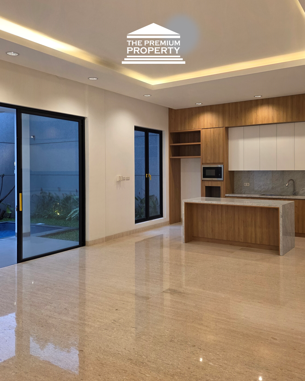 Rumah baru belakang Citos ! Bergaya American Classic. Ada Kolam Renang!