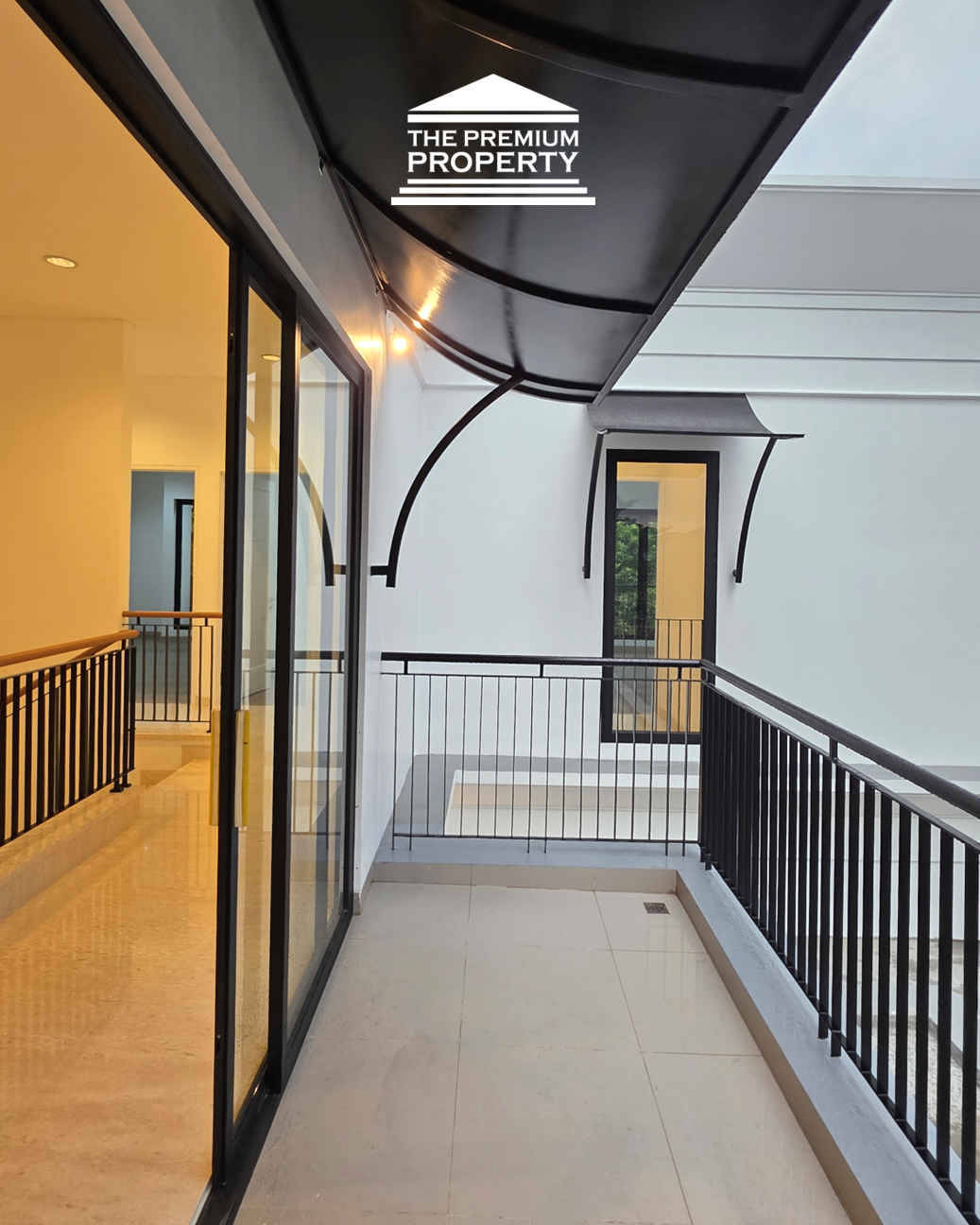 Rumah baru belakang Citos ! Bergaya American Classic. Ada Kolam Renang!