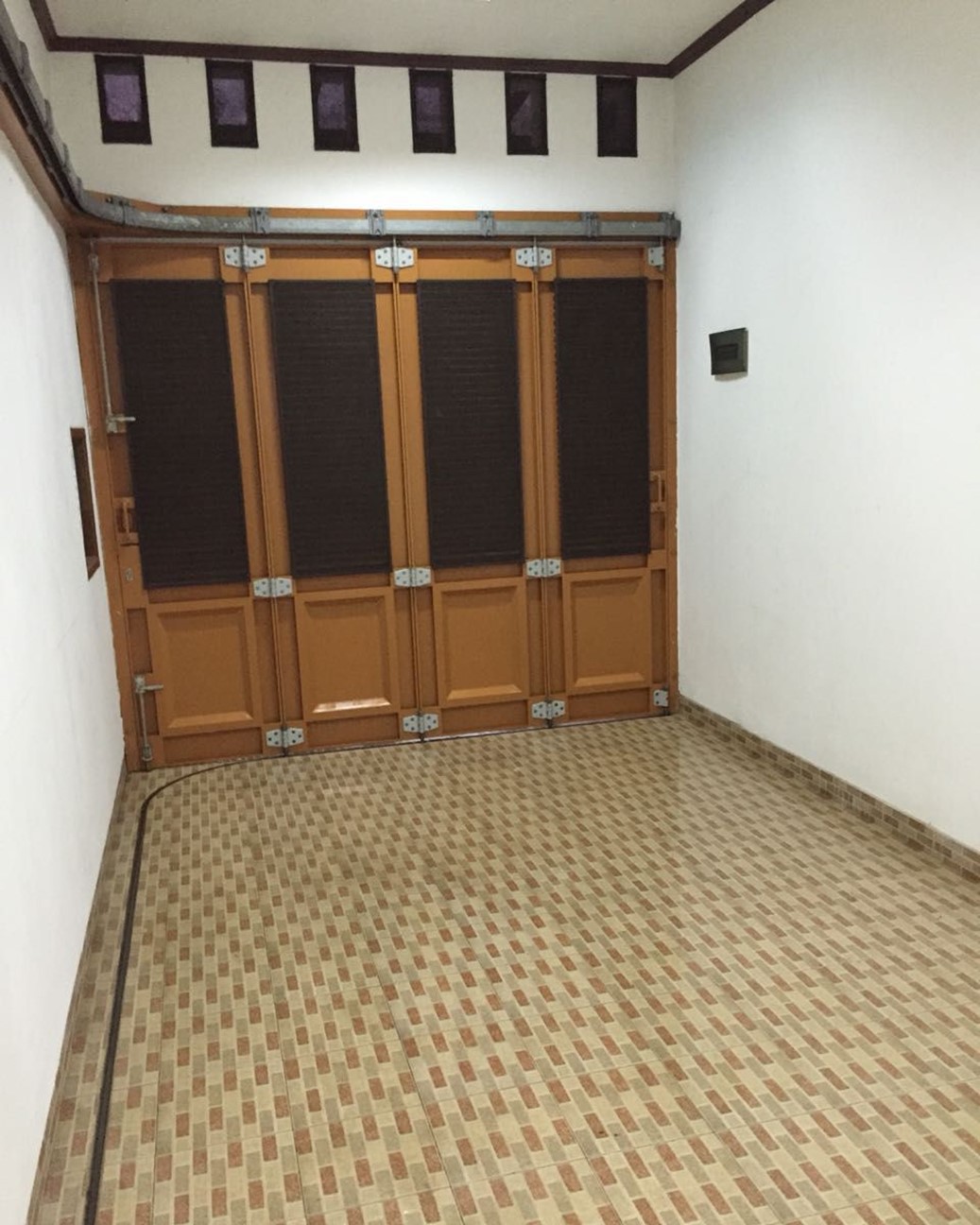 Dijual Rumah Dalam Komplek Townhouse, Seberang Citos, Akses Tol JORR, Semi Furnished!