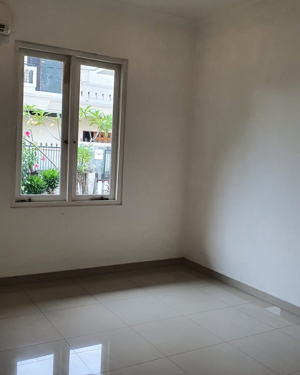 Dijual Rumah di Cipete, Dekat ke MRT Cipete, Taman Luas, 1 Lantai