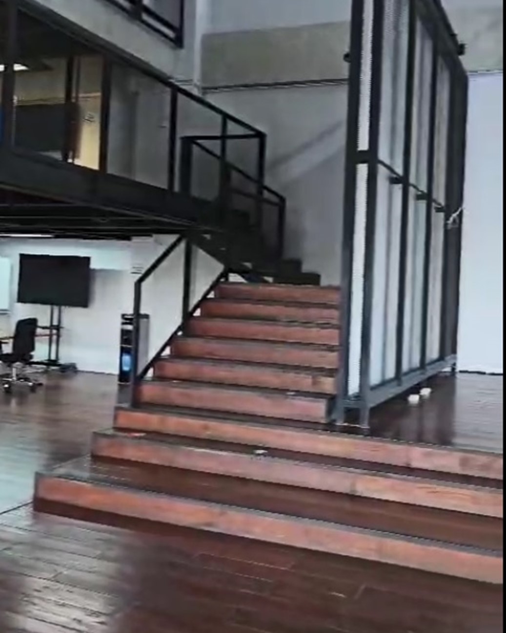 Gedung Kantor 13 Lantai di Pondok Pinang, Ada Lift, Basement, Zona Komersil