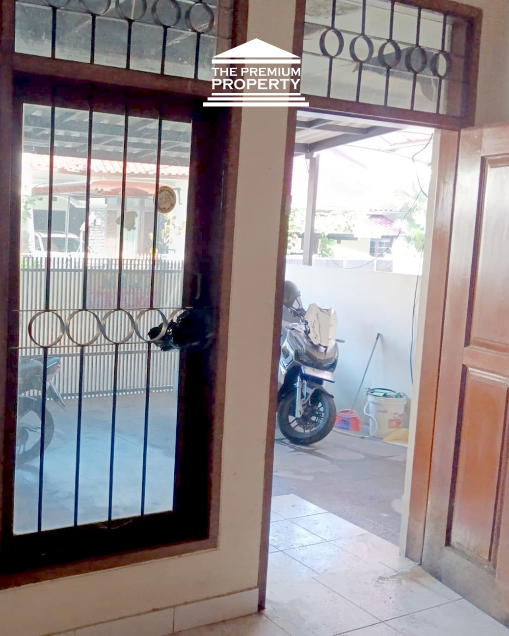 Dijual Rumah Lama di Pondok Indah, Area Pinang, 2 Lantai, Butuh Renovasi